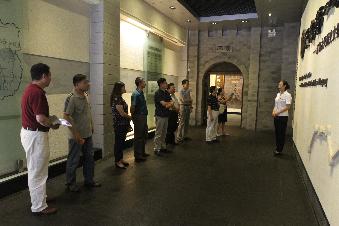 参观辽阳市博物馆